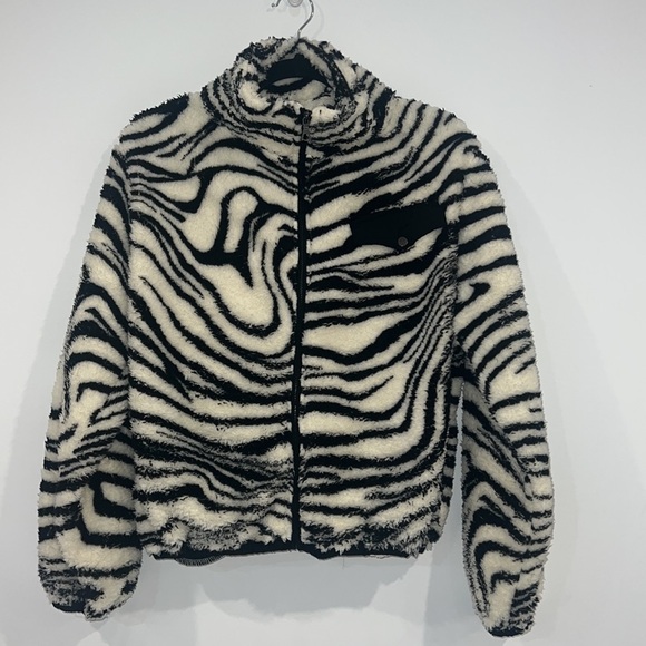 REVOLVE x Plush Stay Warm & Cozy Zebra Sherpa Teddy Jacket Size Small. - Picture 2 of 16
